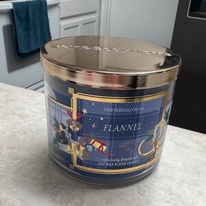NEW Bath & Body Works Flannel Blue Soy Candle 14.5 oz